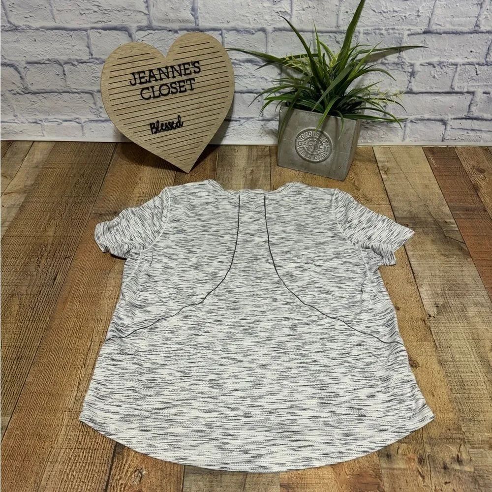 Lululemon Women’s Long Distance Workout Shirt Round Neck Gray White Size 12